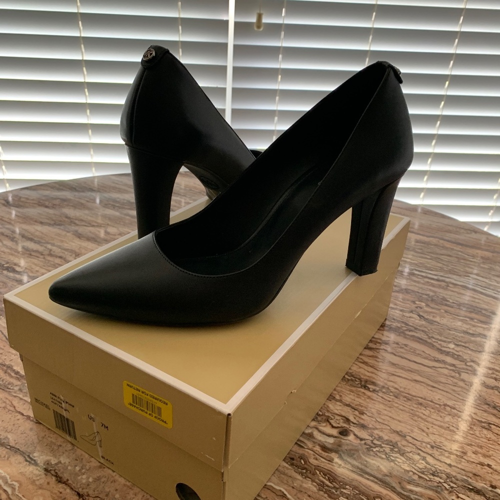 Michael Kors Black Pump Size 7